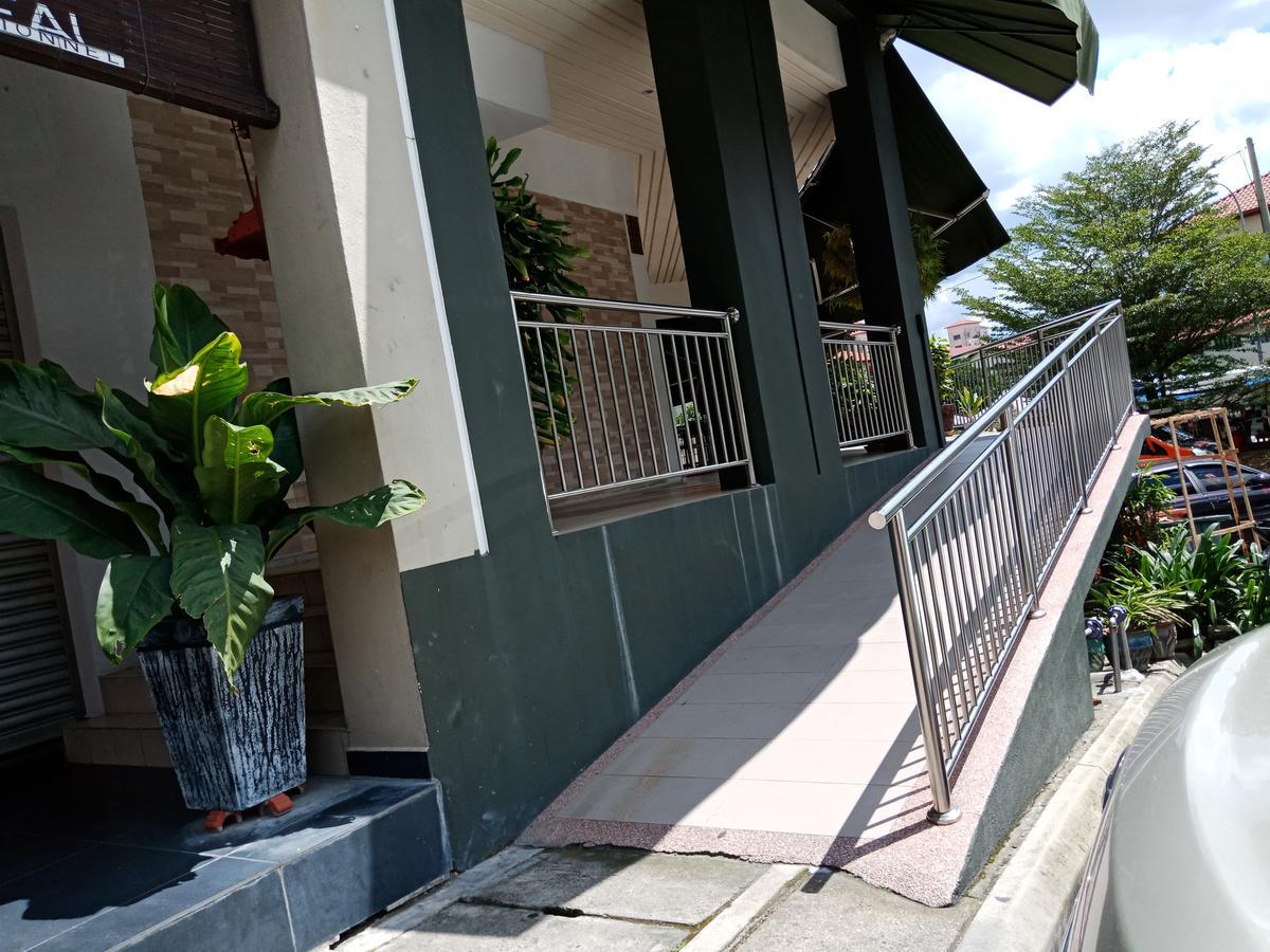 Hotel Zamburger Bukit Segar Cheras Exterior photo